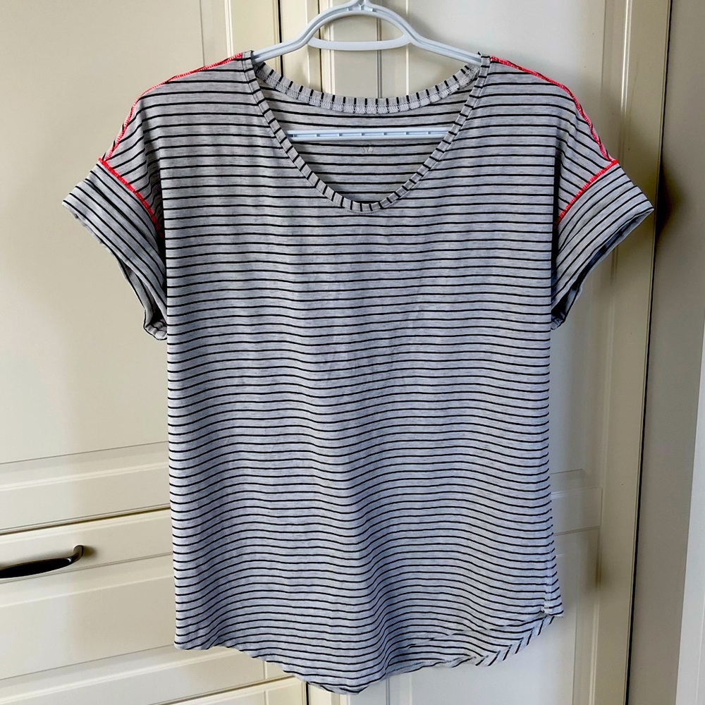 Lululemon Weekend Short Sleeve Tee